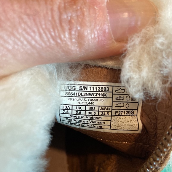 UGG ELOWEN BOOTIES New Without Box. - Picture 5 of 5